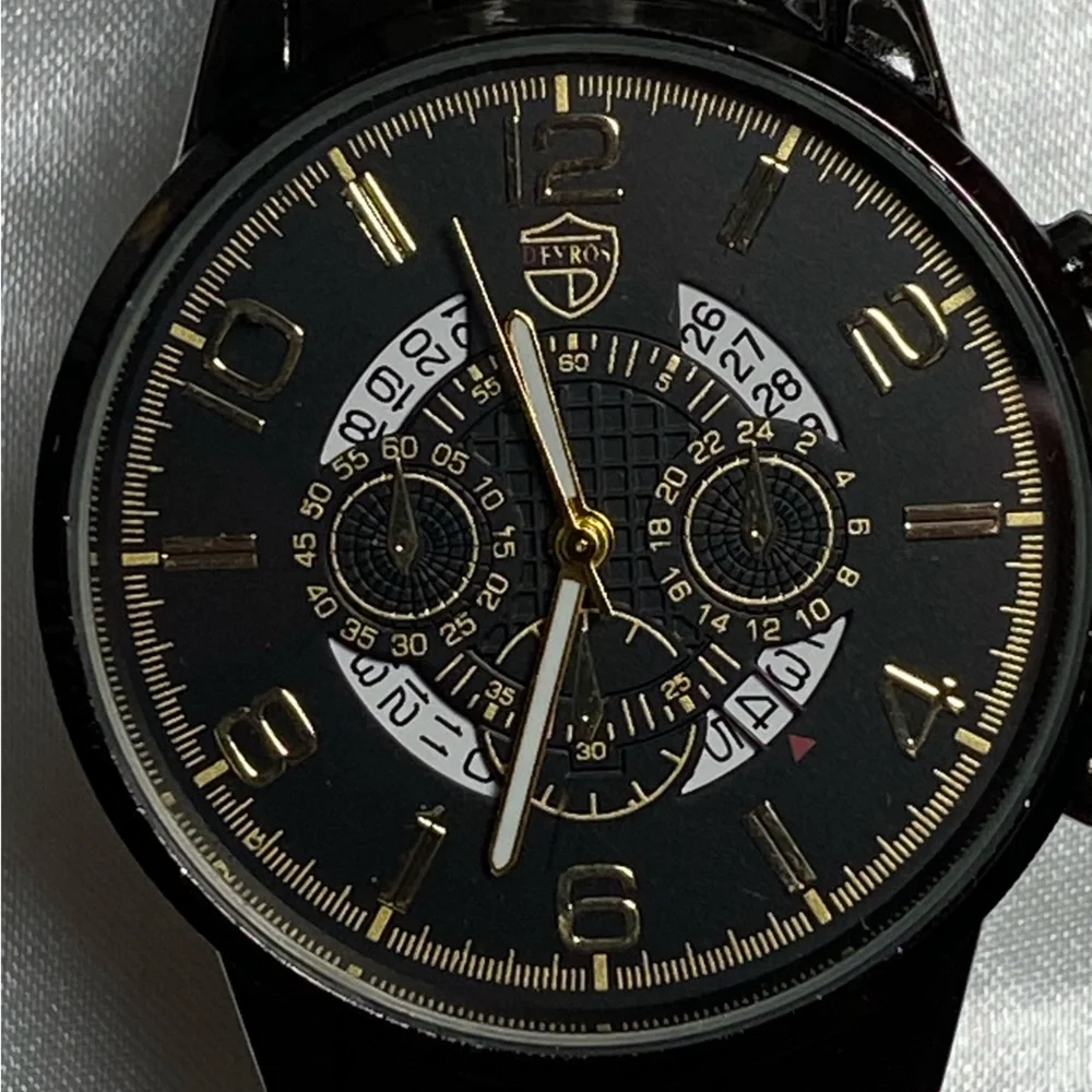 Sophisticated Black and Gold Men's Watch